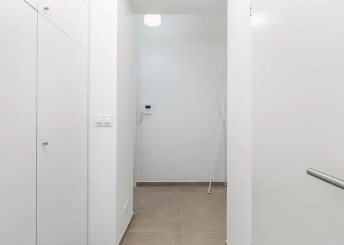 Bright Aparment Close To Wenceslas Square With Parking Appartement