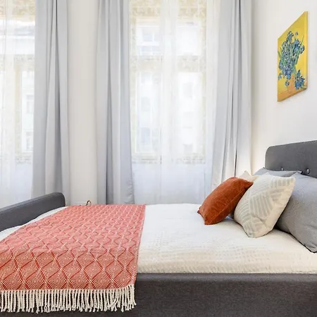 Apartment Bright Aparment Close To Wenceslas Square With Parking