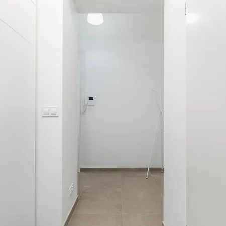 Bright Aparment Close To Wenceslas Square With Parking Apartment