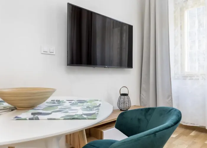 Bright Aparment Close To Wenceslas Square With Parking